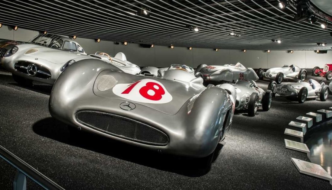 Fantástica recorrida con un drone al museo de Mercedes-Benz
