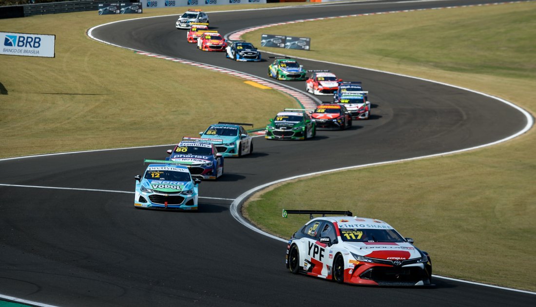 Rossi dentro del top ten en la segunda final del Stock Car