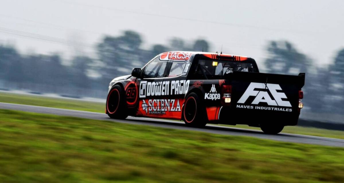 TC Pick Up: Canapino ganó en una atípica final bajo la lluvia en La Plata