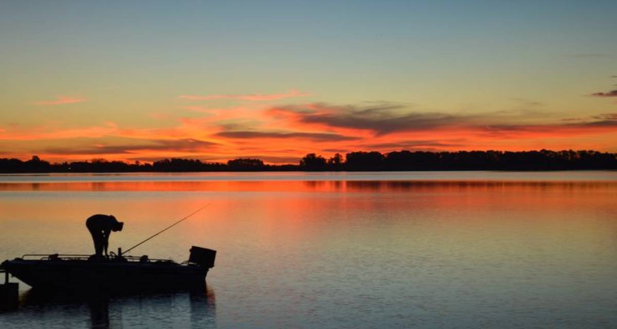 Vacaciones de verano 2026: tres destinos turísticos y económicos a los que se puede llegar en tren