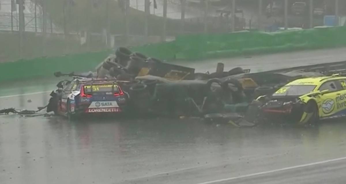 Impactante accidente bajo la lluvia en el Stock Car en Interlagos