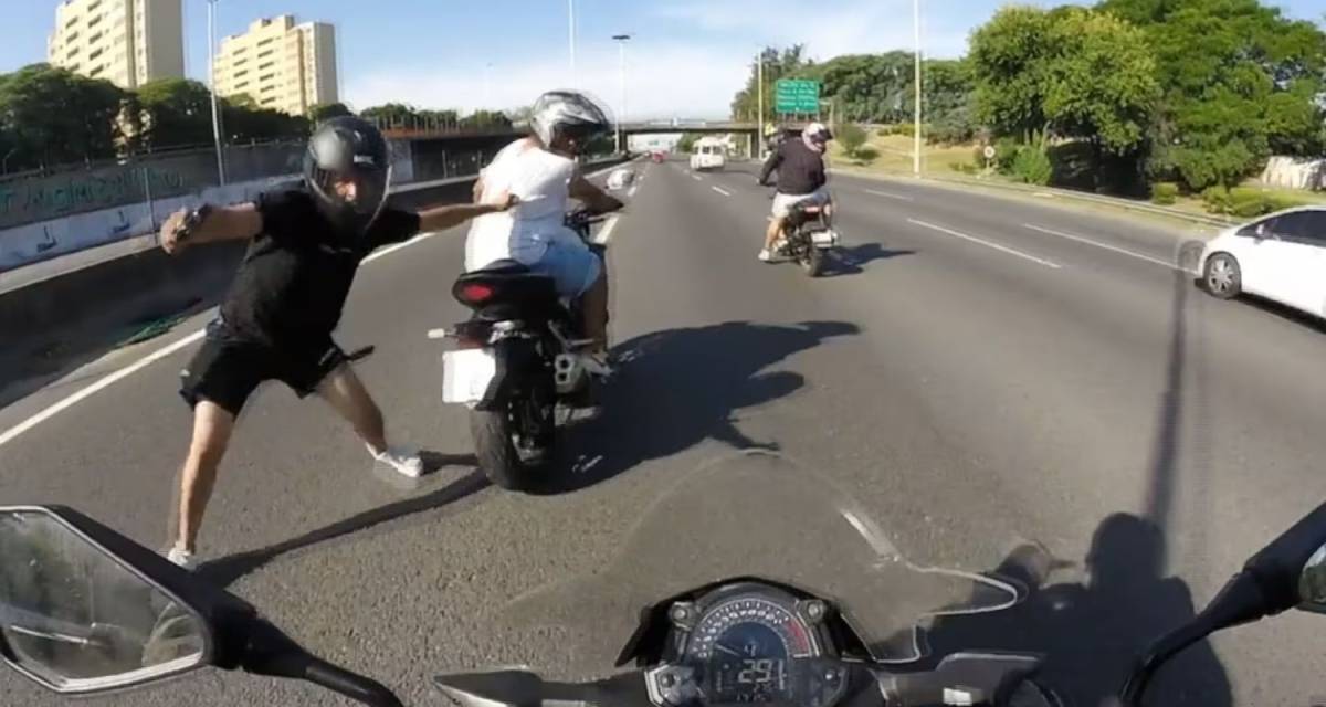 Seis ladrones atacaron a un hombre en la autopista Ricchieri para robarle la moto