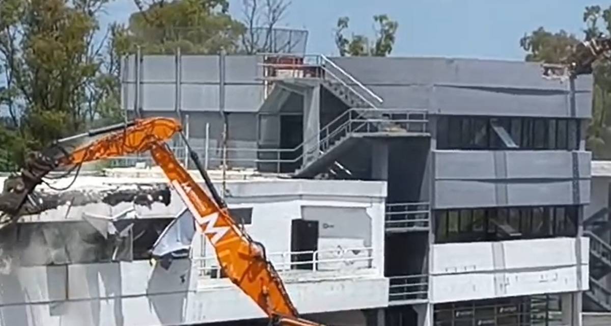 Comenzaron las obras en el Gálvez: así inició la demolición del sector de boxes