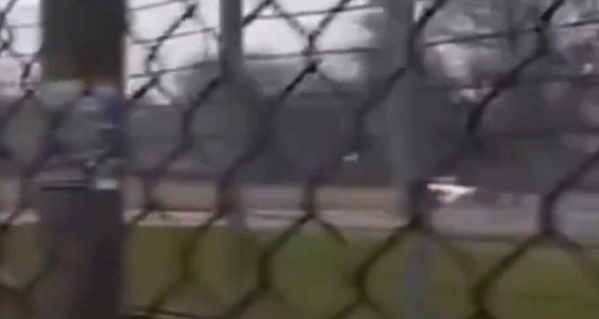 F1: ¡Desde la tribuna! Así fue el trompo de Lindblad en el shakedown de Racing Bulls en Imola