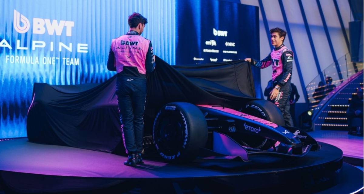 F1: El blooper de Gasly en la presentación del A526 que no se vio en la transmisión