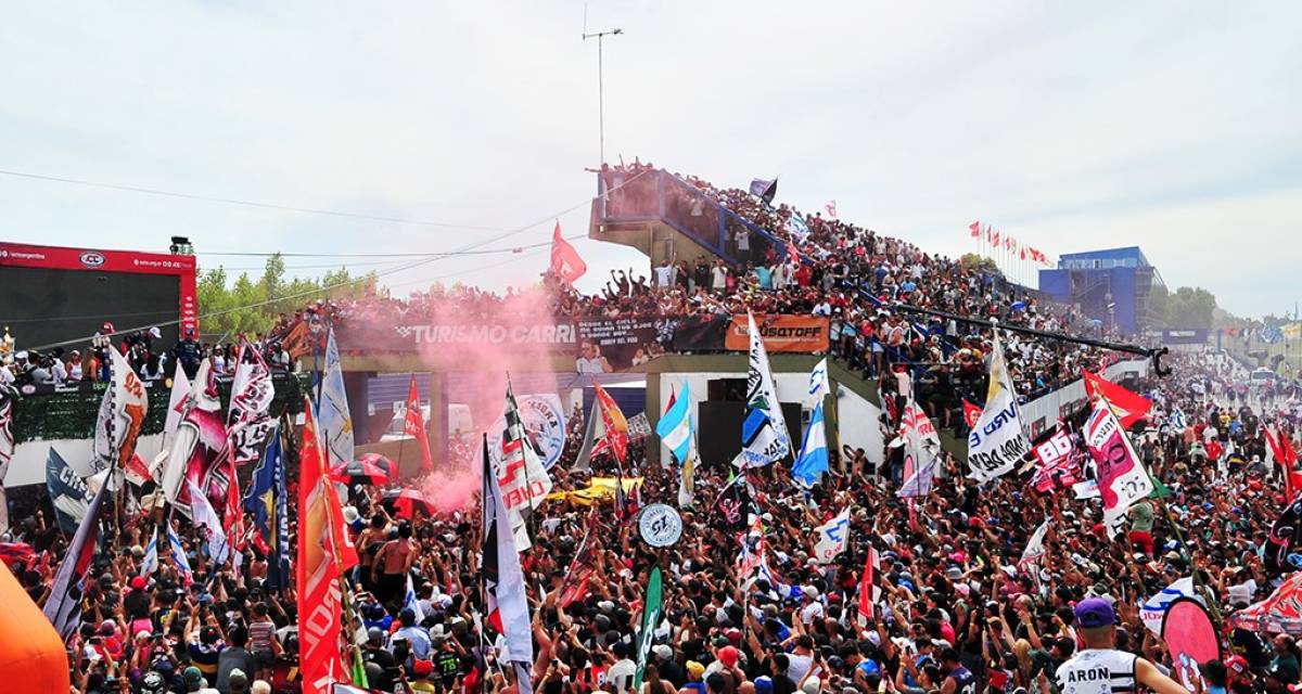 ¡Pasión por el TC! La dura travesía en bicicleta de un hincha para llegar a la primera fecha en El Calafate