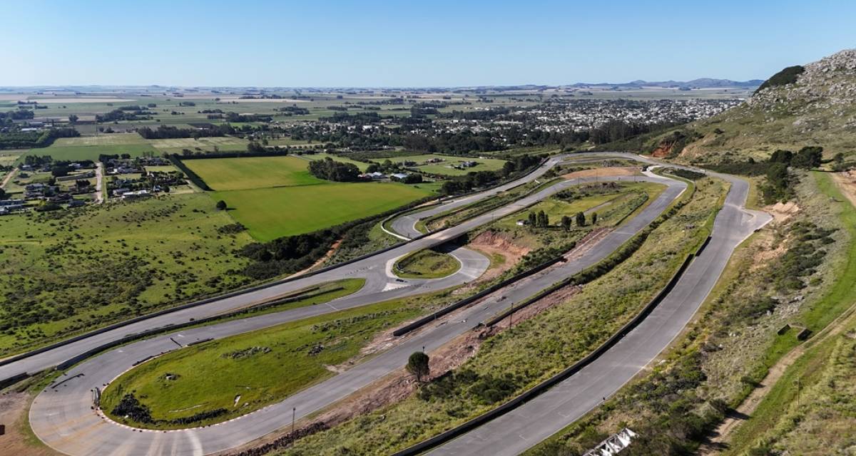 El autódromo de Balcarce recibió una inspección durante el Foro Provincial del Deporte Motor