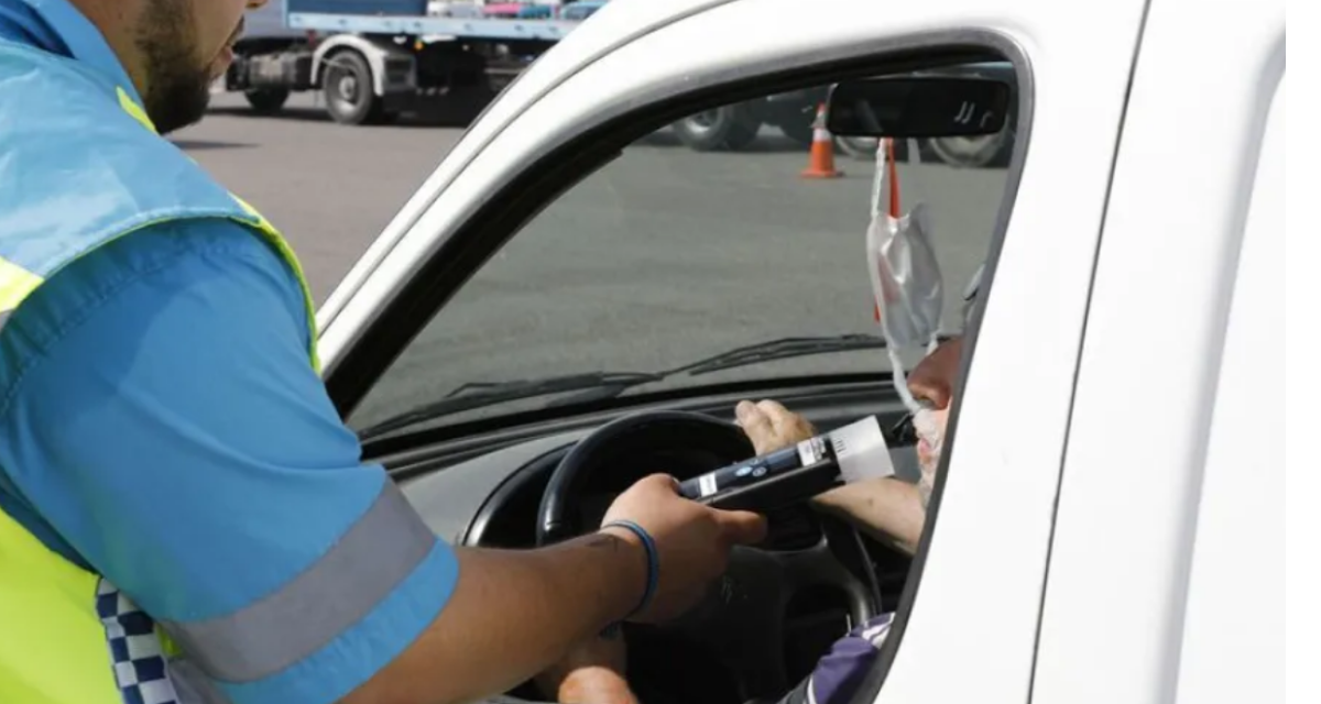 Dieron positivo el alcoholemia con menores a bordo y les secuestraron los vehículos