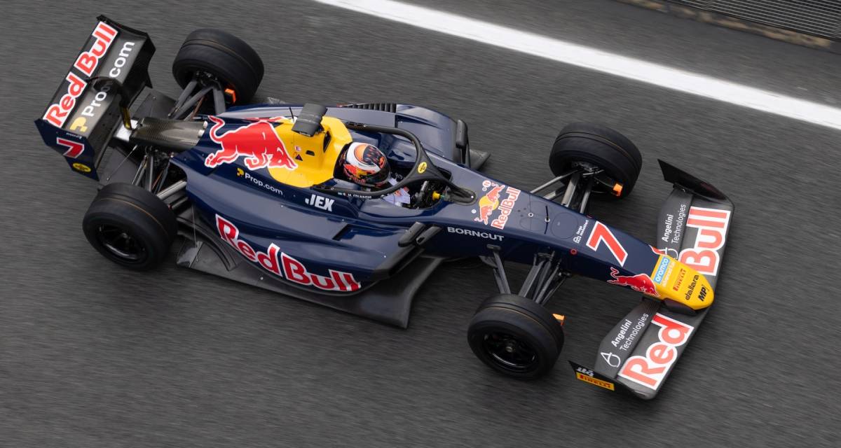 F3: Mattia Colnaghi completó el segundo día en Barcelona en el puesto 16