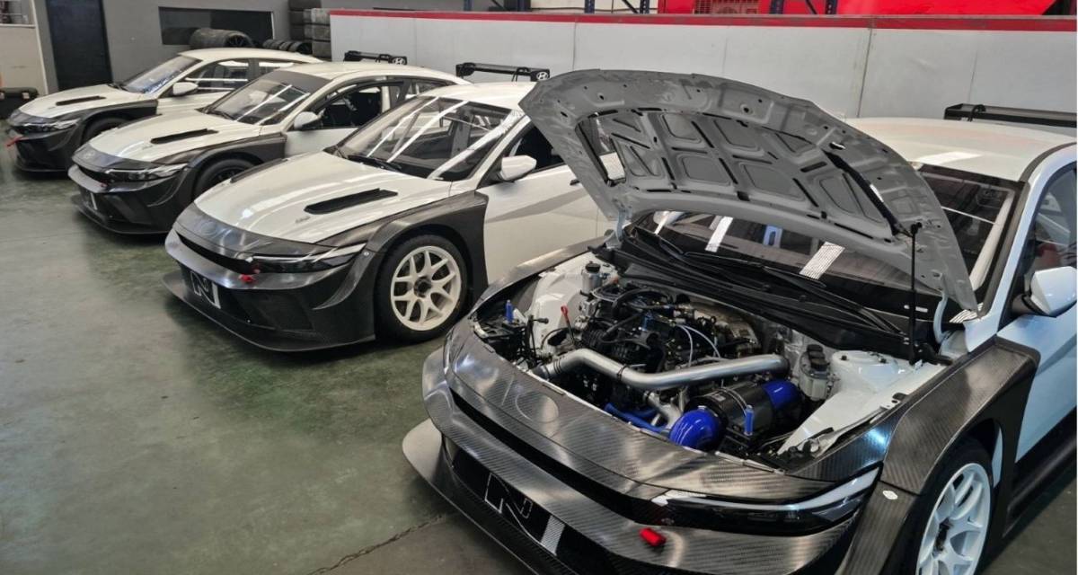 TCR South America: llegaron a Argentina los cuatro Hyundai Elantra de cara a su debut en Curvelo