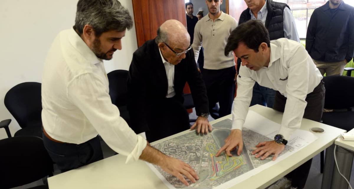 Carmelo Ezpeleta, CEO de MotoGP, visitó las obras del autódromo de Buenos Aires