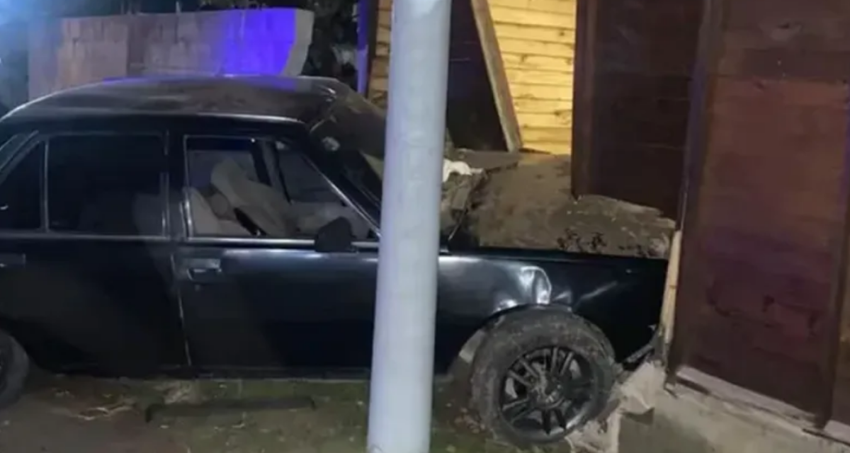 VIDEO: Manejaba alcoholizado, chocó contra una casa y atropelló a una adolescente en Salta