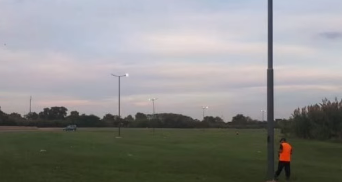 ¡Atención! ¿Por qué colocaron postes de luz en pleno curvón Salotto del autódromo de Buenos Aires?