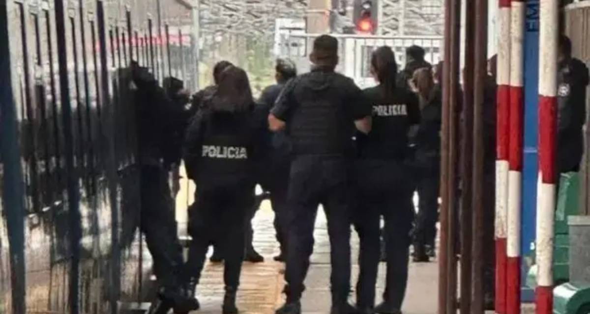 Un hombre armado tomó de rehén a una mujer a bordo del Tren Roca