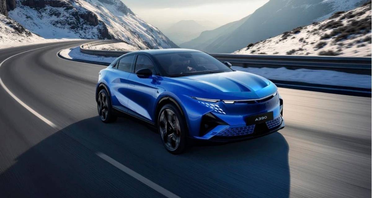 Franco Colapinto: cuánto vale el auto con el que llegó al Filming Day de Alpine