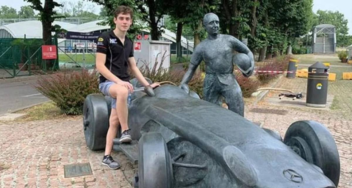 Franco Colapinto girará con la Flecha de Plata de Fangio en el Road Show de Buenos Aires