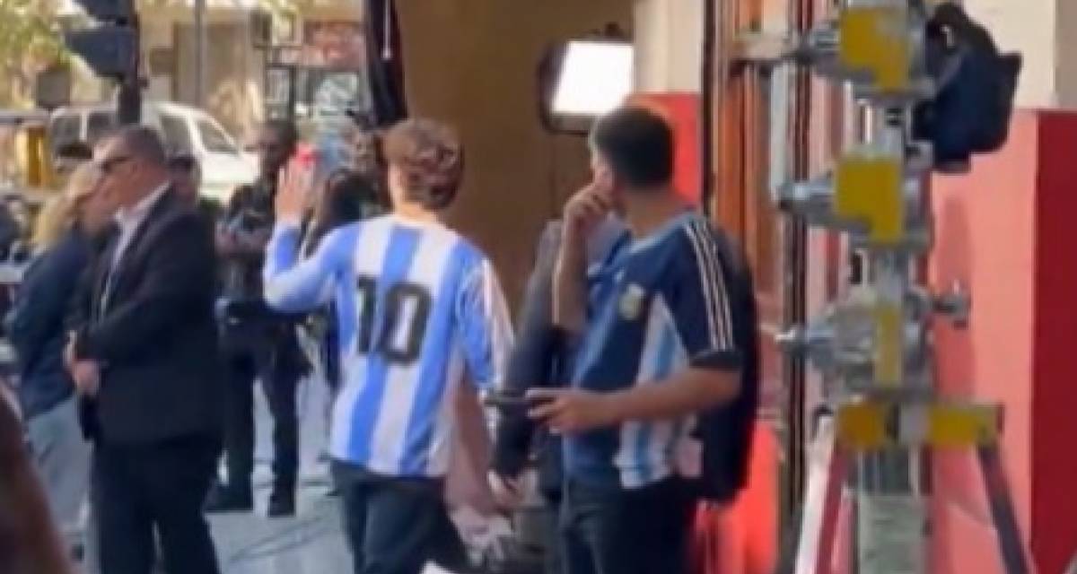 F1: con la 10 de Maradona, Colapinto estuvo firmando autógrafos en La Paternal