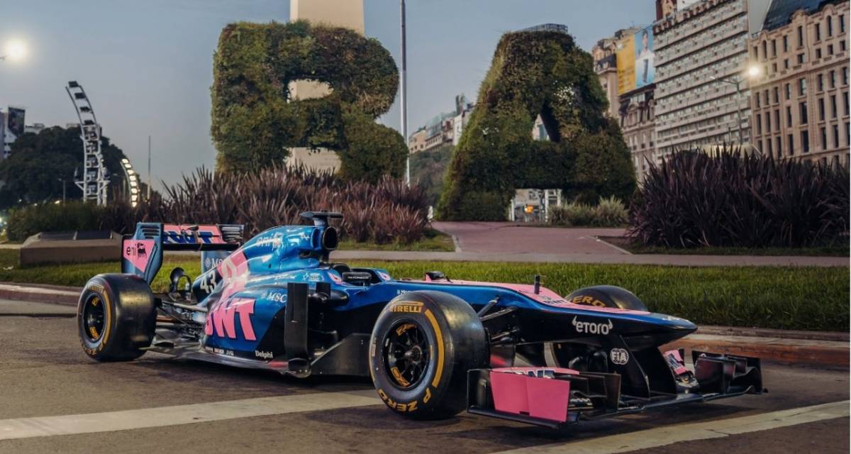 F1: ¡Impoluto! Así está el Lotus que manejará Colapinto en el Road Show de Buenos Aires