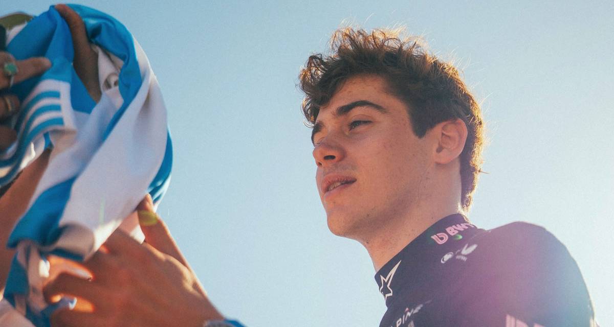 F1: ¡Exclusivo! Franco Colapinto se acercó al lugar del Road Show en Palermo e hizo enloquecer a los hinchas durante la puesta en marcha del Lotus E20