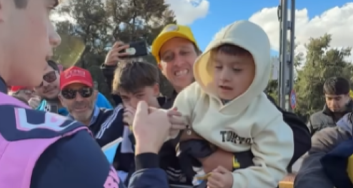 F1: el saludo especial de Franco Colapinto a un fanático durante el Road Show
