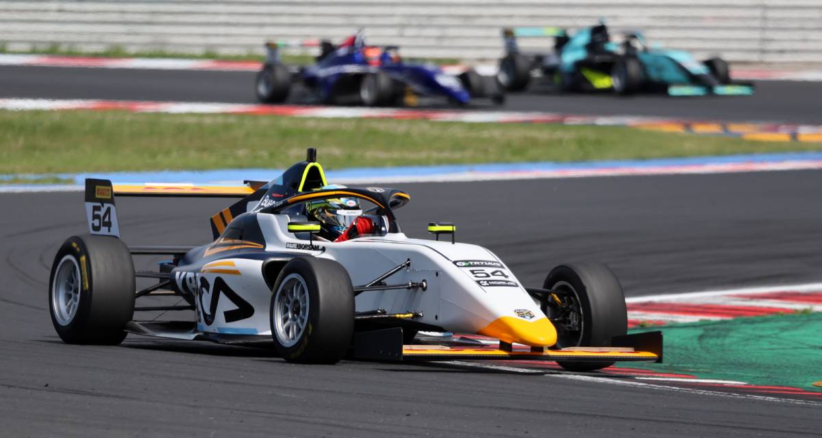 F4 Italiana: el Alpha 54 Racing pone en marcha su temporada junto a Federico Díaz y Thiago Palotini