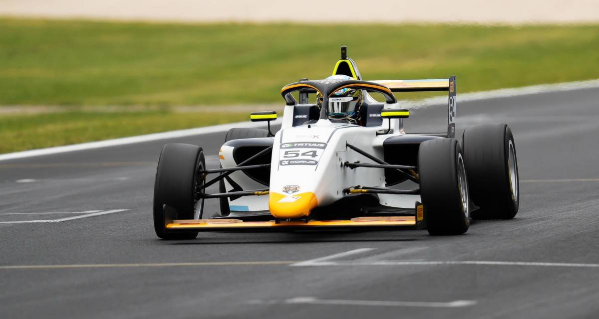 F4 Italiana: Díaz Quaglia no pudo completar la primera final en Misano