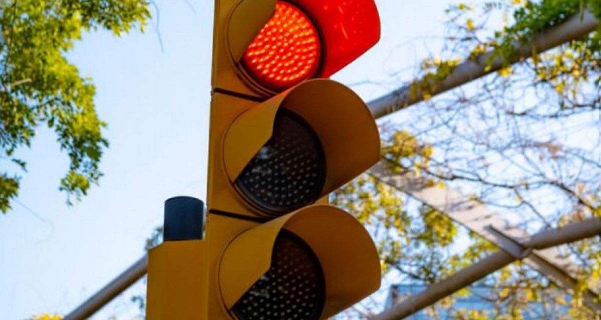 El origen del uso del verde, amarillo y rojo en los semáforos