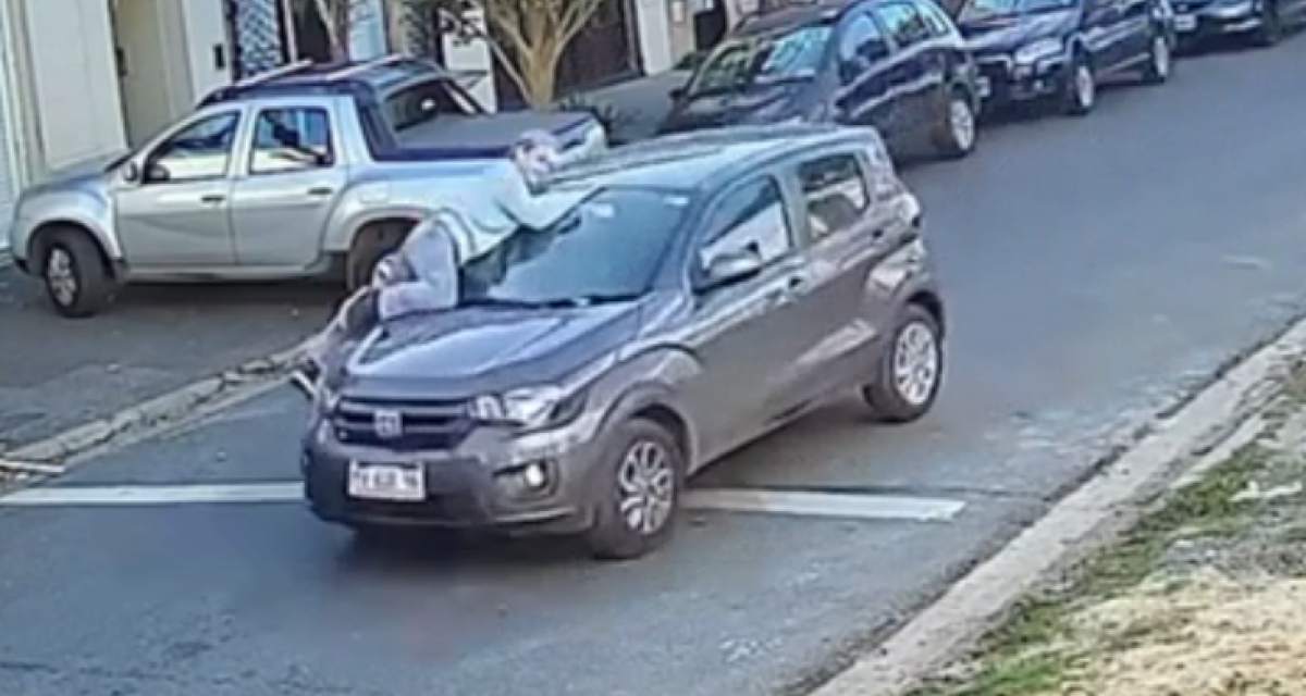 Quiso evitar el robo de su auto en Ramos Mejía y fue arrastrada 50 metros sobre el capó