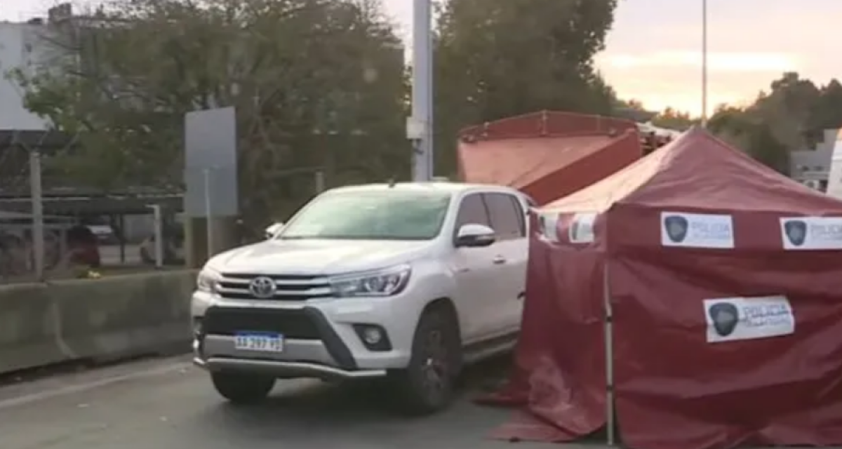 Terrible accidente en la autopista Perito Moreno: un hombre murió atropellado y hay otro herido