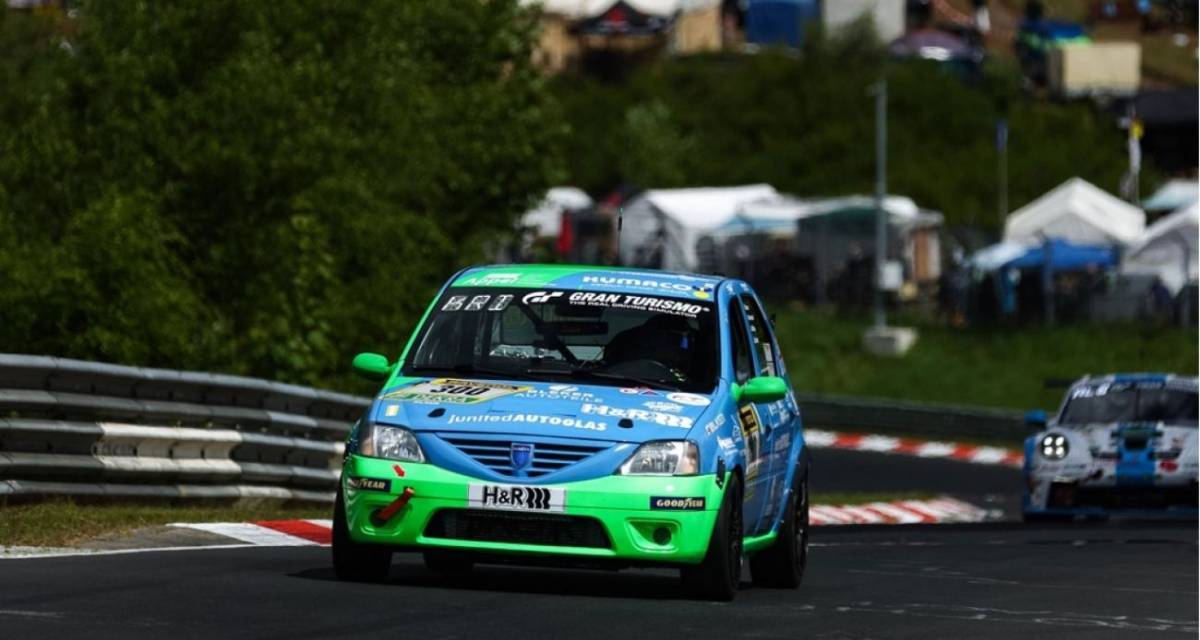 24 Horas de Nurburgring: Christian Geilfus, piloto del icónico Dacia Logan, en Carburando: "Duro para sobrevivir"