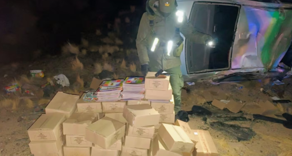 Volcó tras evadir un control policial mietras contrabandeaba álbumes y figuritas del Mundial 2026
