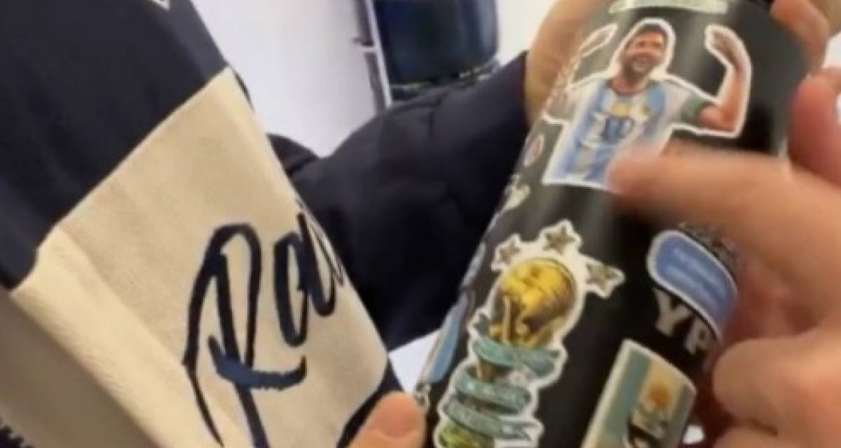 F1: ¡Prendido al Mundial y apoyando a Messi! La decoración 100% argentina del termo de Colapinto