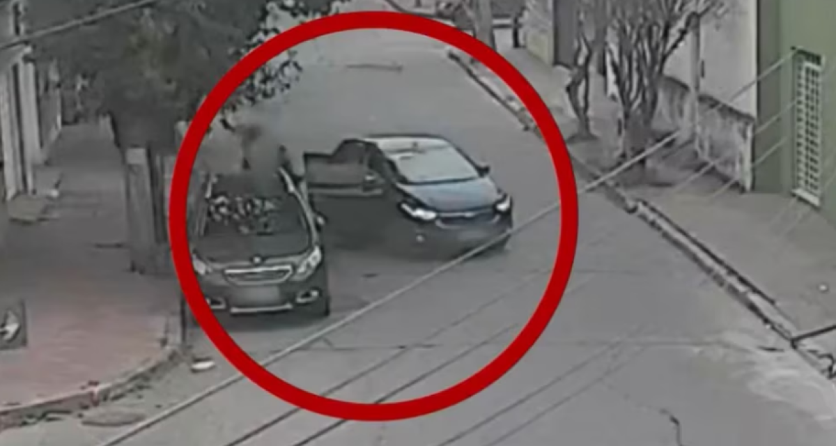 Detuvieron a un chofer de aplicación por amenazar y tirar del auto a una pasajera en Córdoba