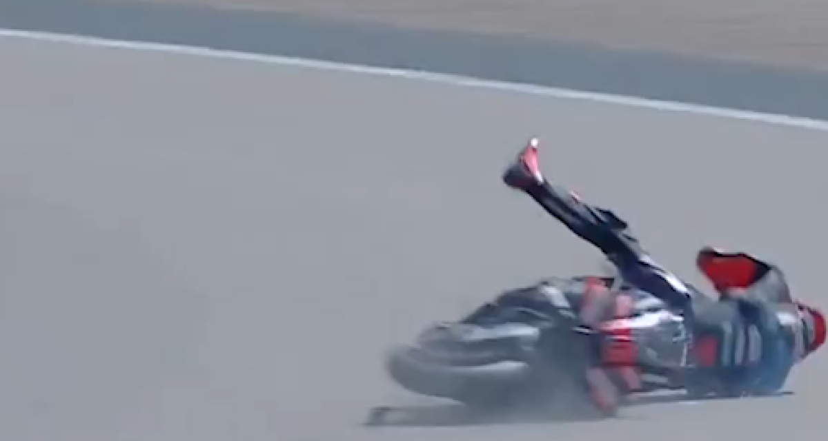 MotoGP: Bezzecchi sufrió una fuerte caída que lo deja fuera del GP de Alemania tras una lesión en la clavícula