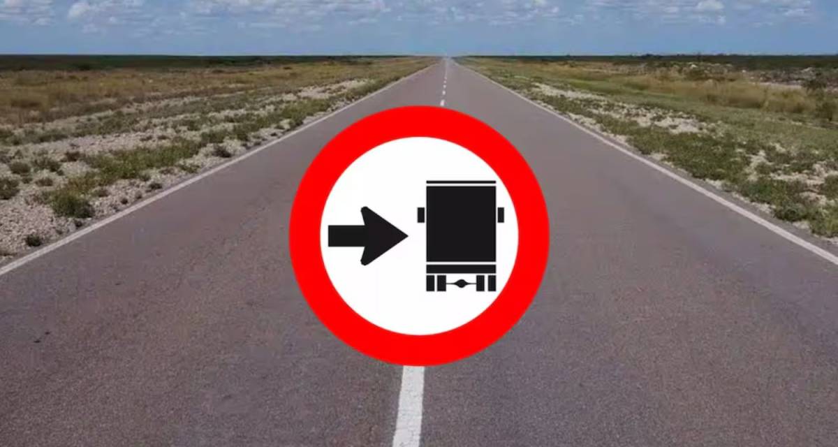 ¿Cuál es el significado de la señal de tránsito con una flecha negra y un camión?