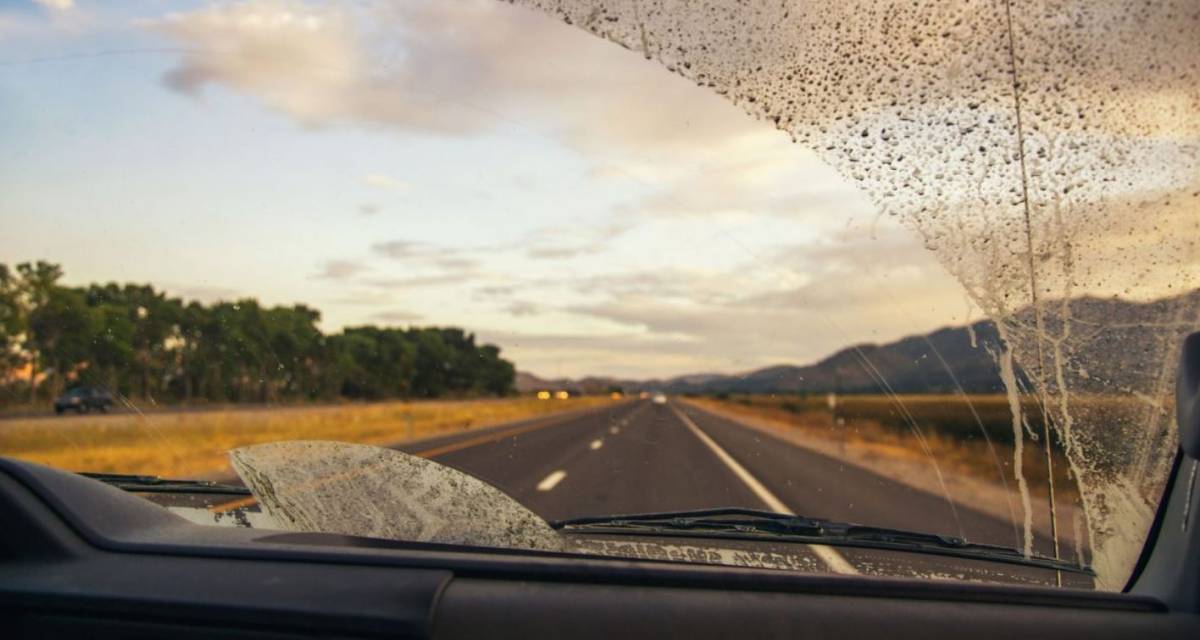Un producto casero puede funcionar para limpiar el parabrisas del auto: ¿Cuál es?