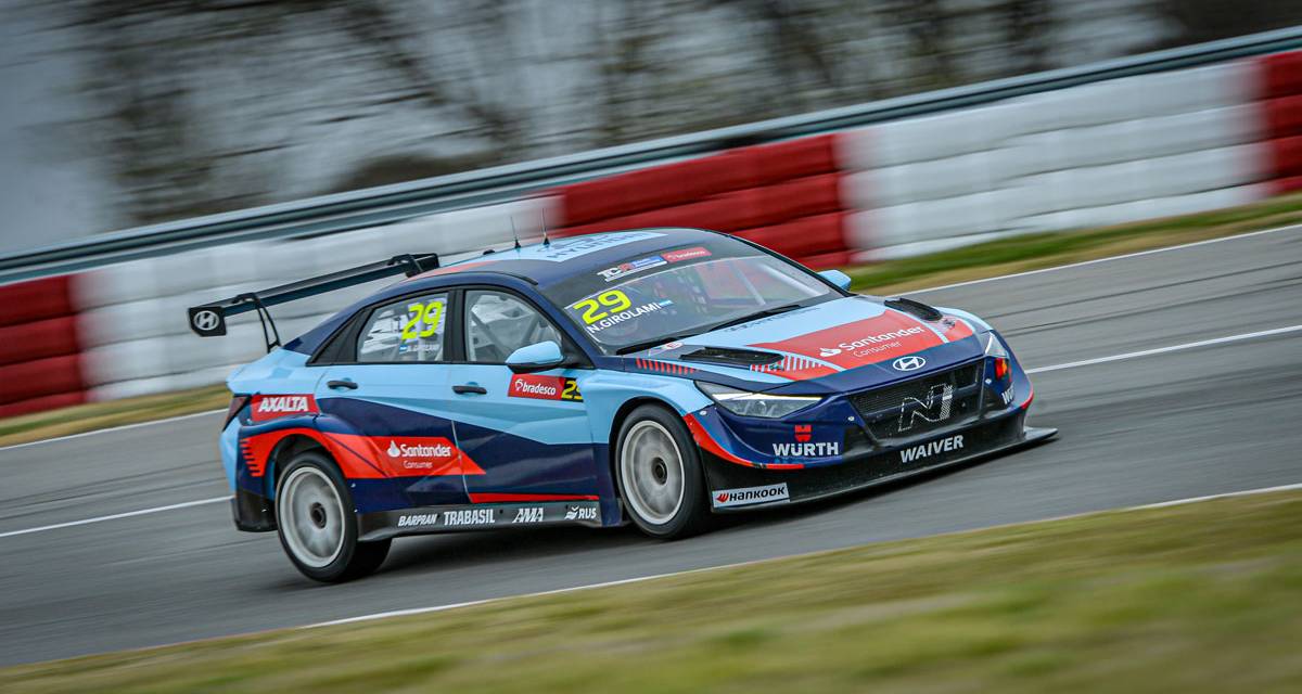 TCR South America: Joaquín Cafaro y Néstor Girolami se repartieron el viernes en el Cabalen