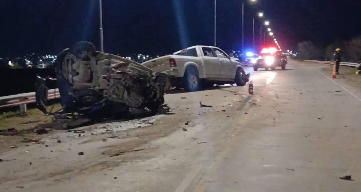 Cuatro personas fallecieron en un choque frontal entre un auto y una camioneta en Córdoba