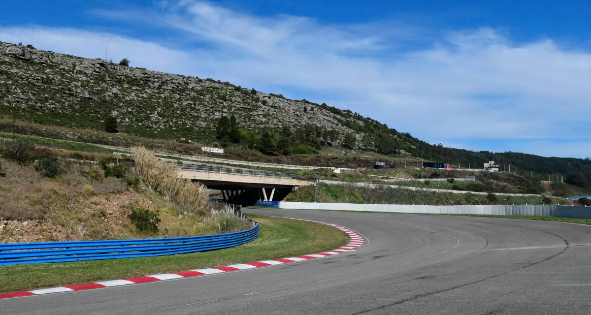 Con una gran expectativa, el autódromo de Balcarce ya recibe al público a horas para la vuelta del automovilismo