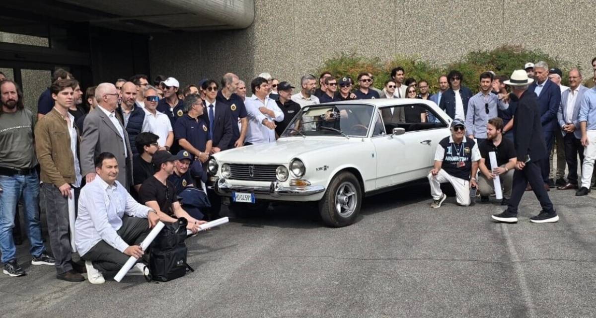 Con Horacio Pagani presente, el Torino fue homenajeado en Italia por sus 60 años con una caravana en Turín