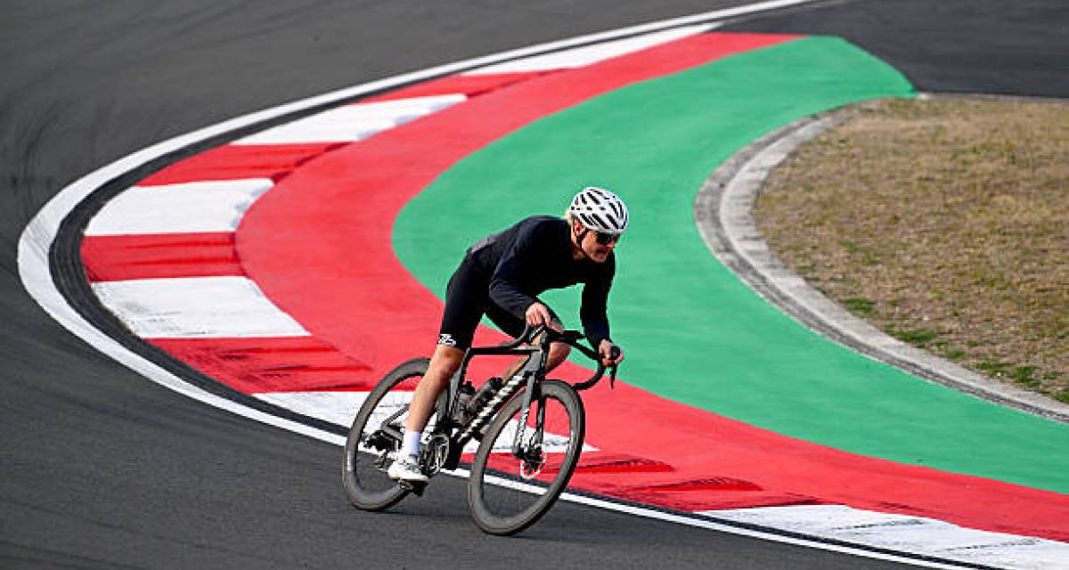 La increíble cantidad de kilómetros que hará Bottas en bicicleta para llegar al GP de Singapur