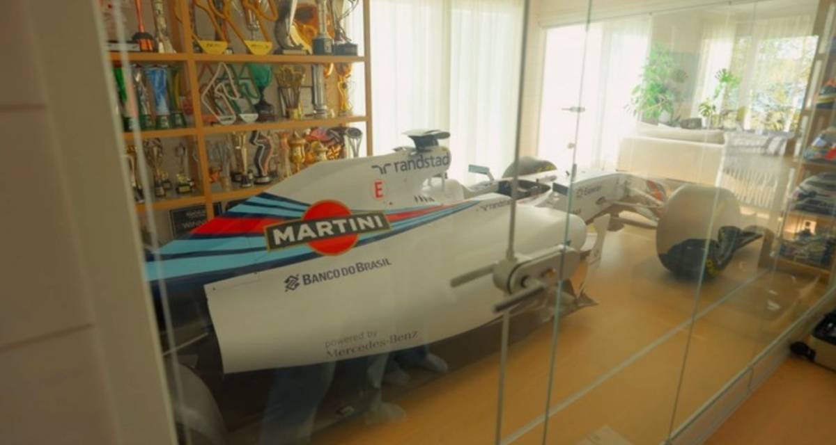 Valtteri Bottas tiene su auto de F1 en el living de su casa: "Construí mi hogar alrededor de él"