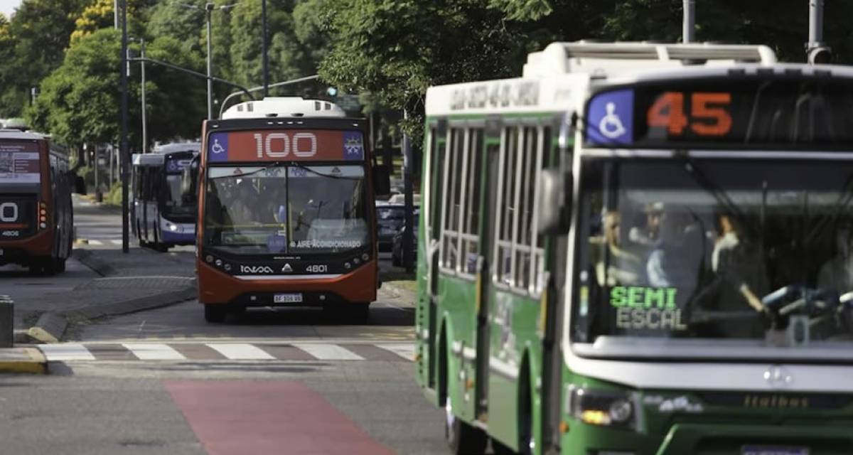 Podrían recortar el servicio de colectivos del AMBA porque que las empresas no pueden cargar nafta