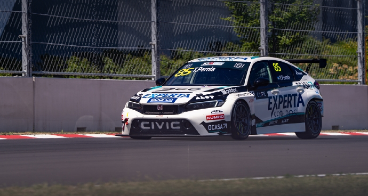 Tiago Pernía mantuvo el ritmo en Barcelona, avanzó y terminó 11° en la Carrera 1 del TCR Europe