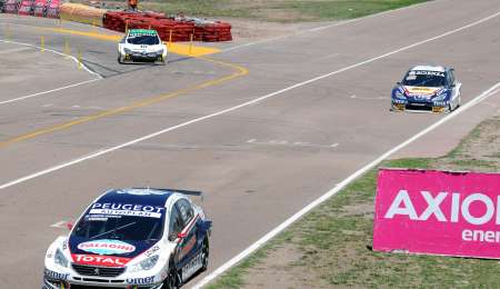 Canapino molesto con el recargo