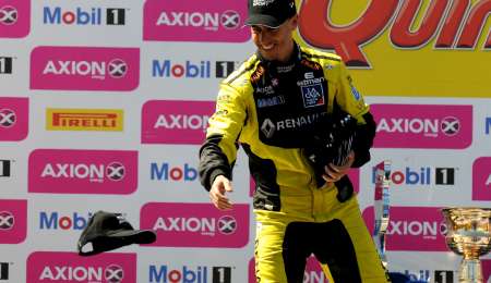 "Todos escuchan menos yo"