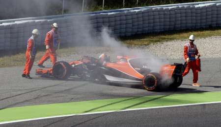 Alonso rompió el motor y se fue a jugar al pádel