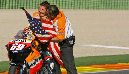 El tributo a Nicky Hayden lo destacado del día en el GP de las Américas de Motogp 