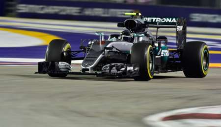 Rosberg los mira de arriba