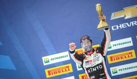 Rossi completa la primera temporada en Stock Car y espera ayudar a Barrichello a ganar el título